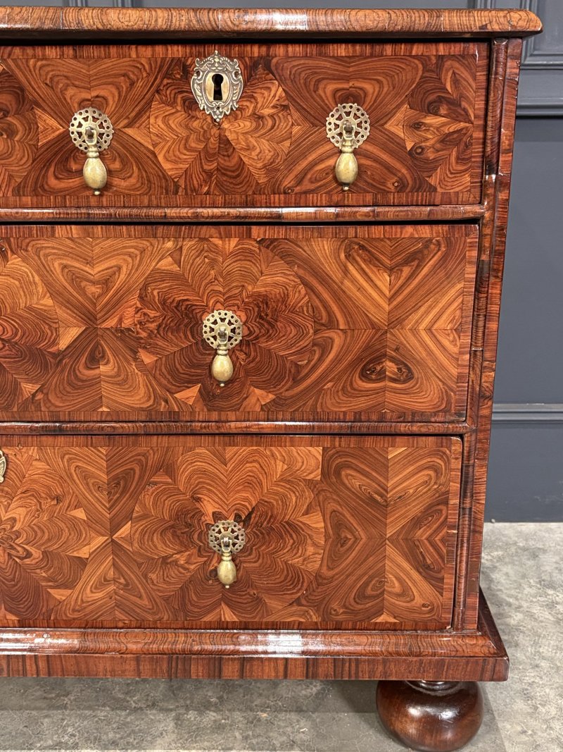 17th Century Kingwood Oyster Veneered Chest - Image 13