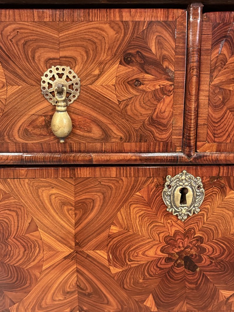 17th Century Kingwood Oyster Veneered Chest - Image 15