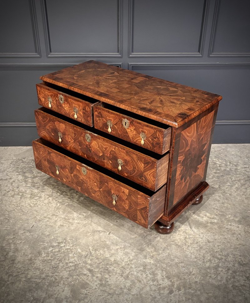 17th Century Kingwood Oyster Veneered Chest - Image 9