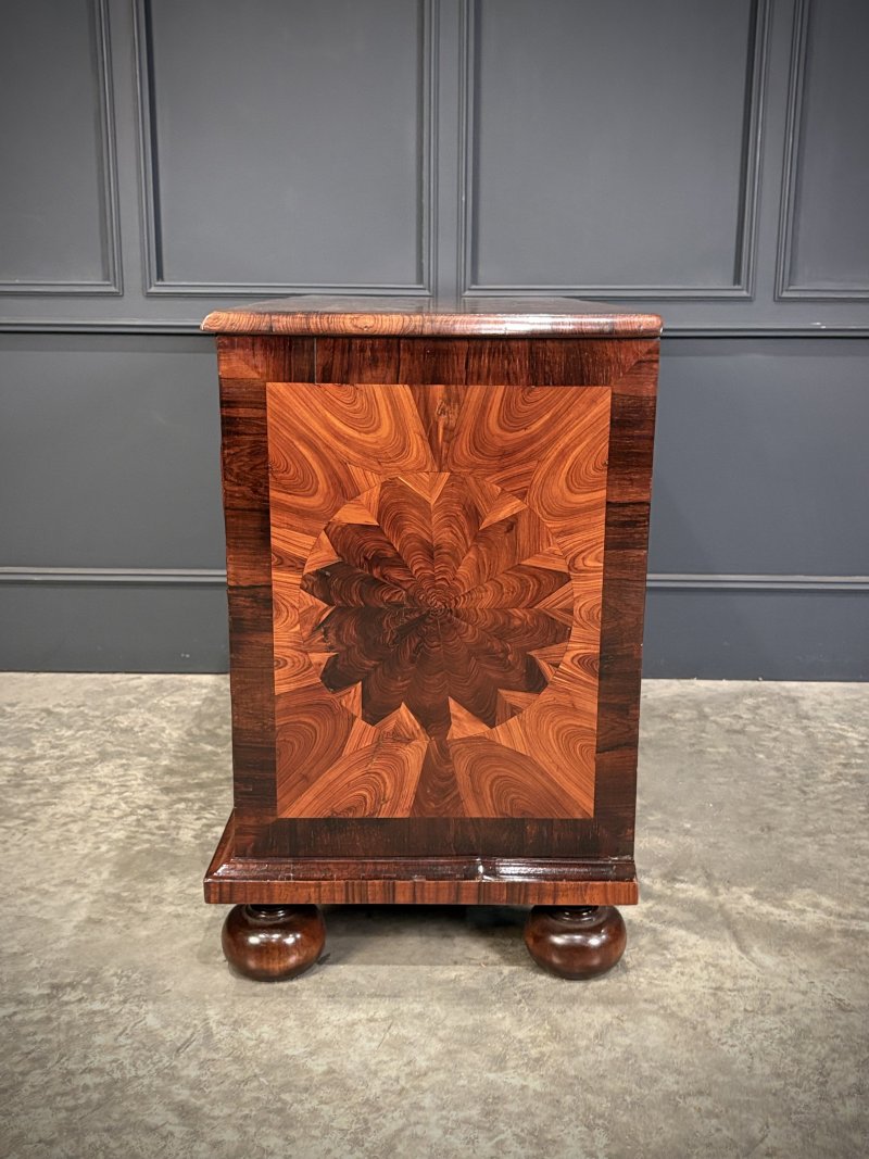 17th Century Kingwood Oyster Veneered Chest - Image 10
