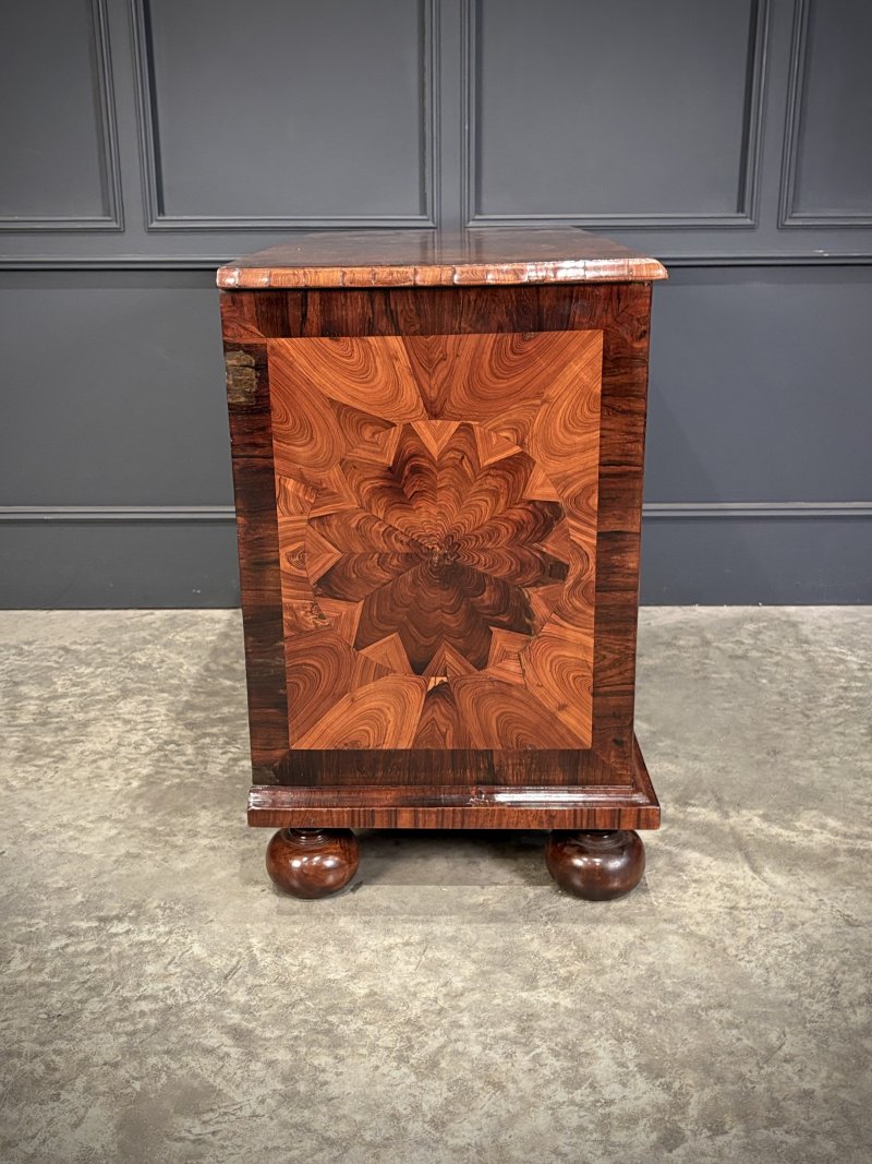 17th Century Kingwood Oyster Veneered Chest - Image 12