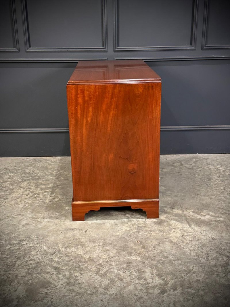 Small Mahogany Chest Of Drawers - Image 5