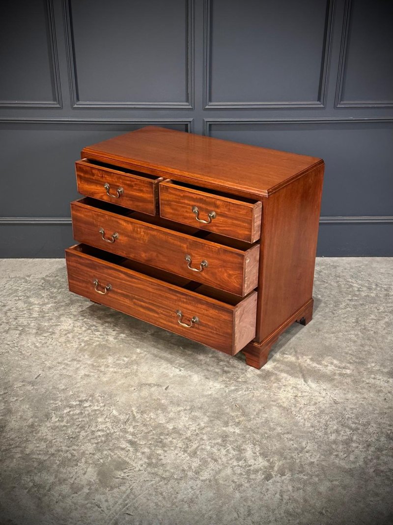 Small Mahogany Chest Of Drawers - Image 7