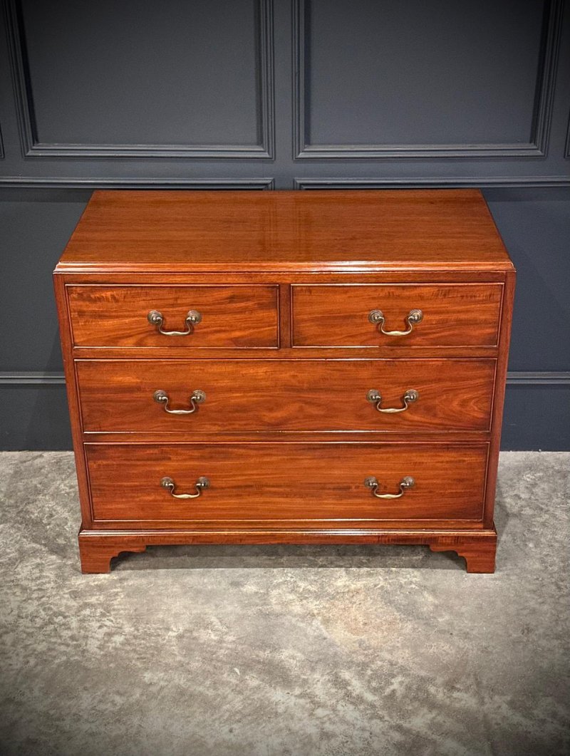 Small Mahogany Chest Of Drawers - Image 9