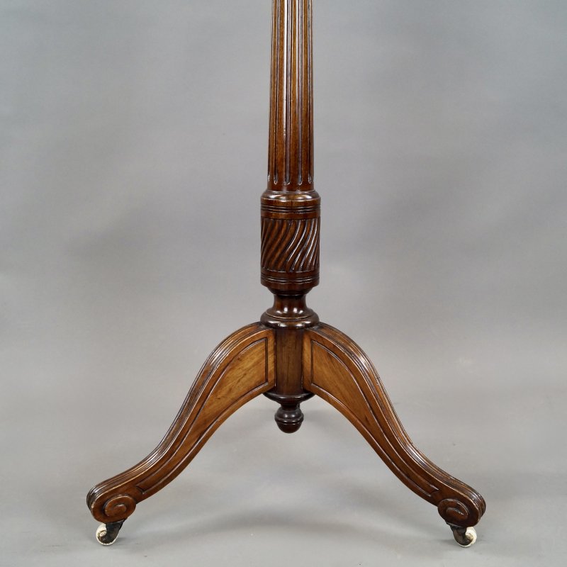 A Superb Mahogany Fretted Duet Stand - Image 6