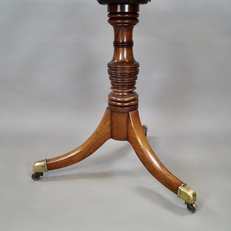 A Fine Regency Mahogany Dumb Waiter - Image 3