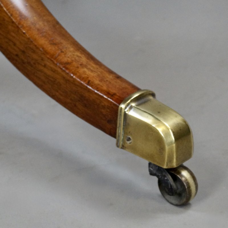 A Fine Regency Mahogany Dumb Waiter - Image 4