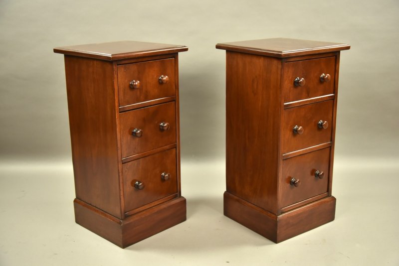 Pair of Victorian Mahogany Bedside Chests - Image 3