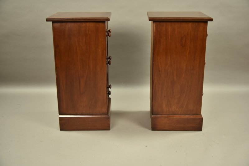 Pair of Victorian Mahogany Bedside Chests - Image 4