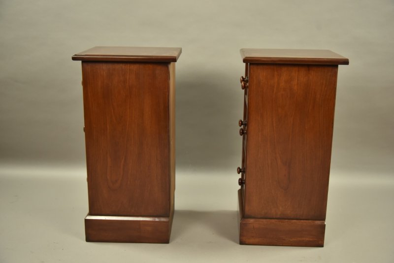 Pair of Victorian Mahogany Bedside Chests - Image 5