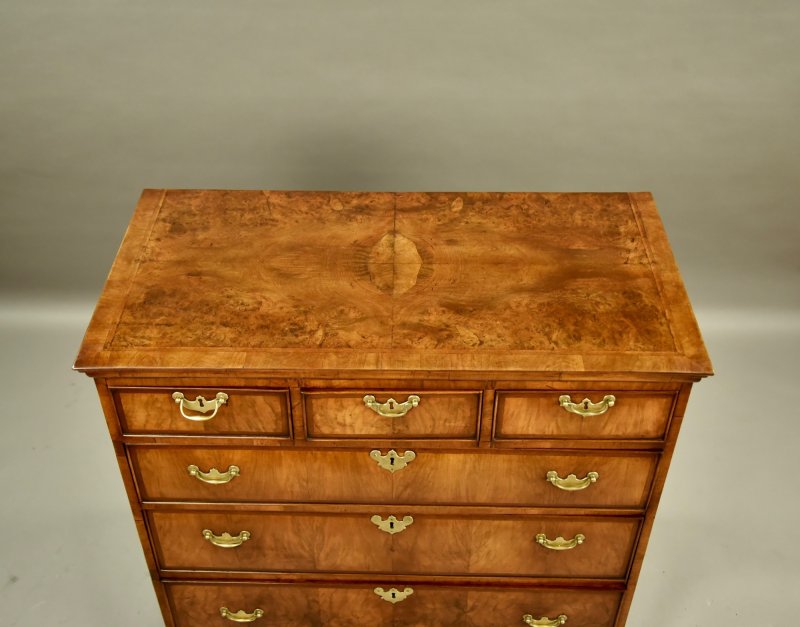 18th Century Walnut Chest of Drawers - Image 3