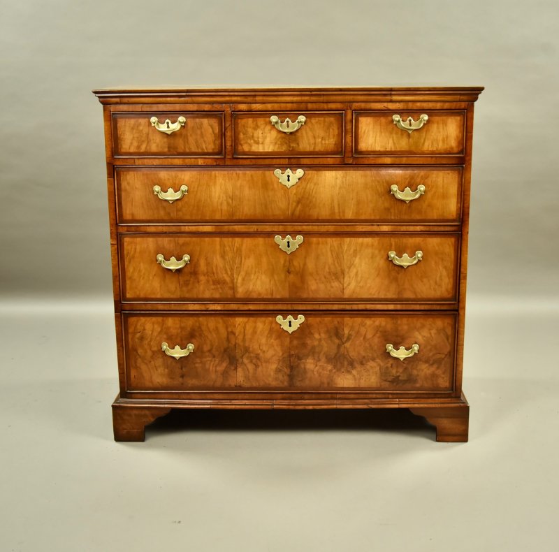 18th Century Walnut Chest of Drawers - Image 2