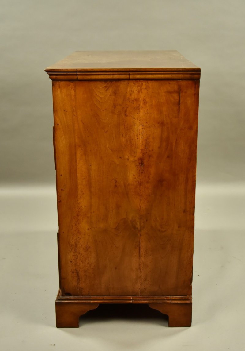 18th Century Walnut Chest of Drawers - Image 4