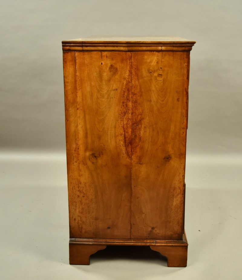 18th Century Walnut Chest of Drawers - Image 5