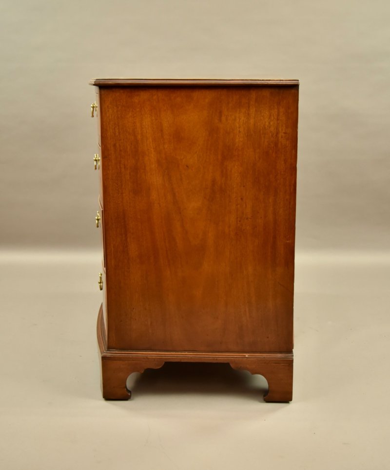 Large 19th Century Mahogany Bowfront Chest of Drawers - Image 4