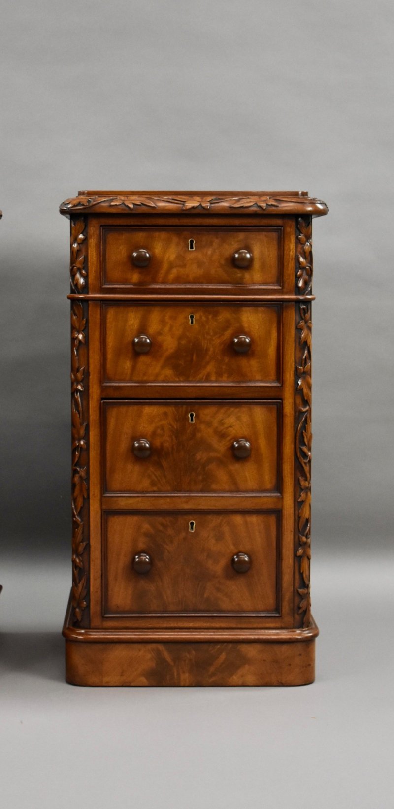 Fine Pair of Victorian Mahogany Bedside Chests of Drawers - Image 4