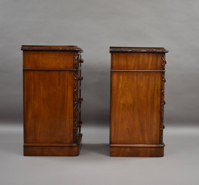 Fine Pair of Victorian Mahogany Bedside Chests of Drawers - Image 5