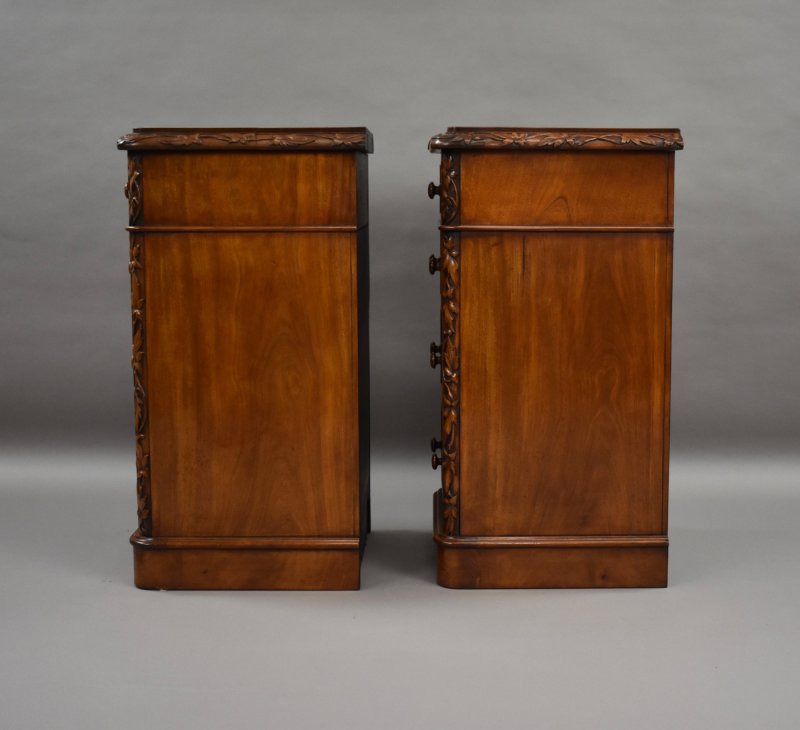 Fine Pair of Victorian Mahogany Bedside Chests of Drawers - Image 6