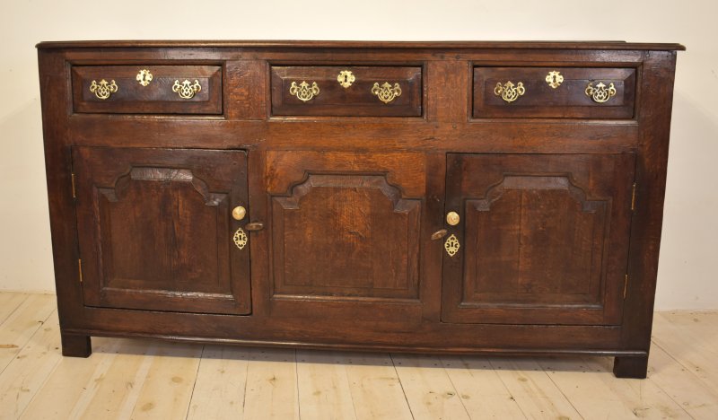 Dresser base in oak
