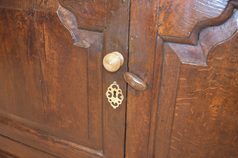 Dresser base in oak - Image 11