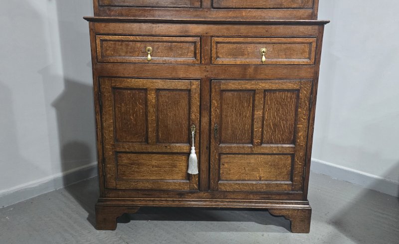 Super Oak Georgian Court Cupboard - Image 5