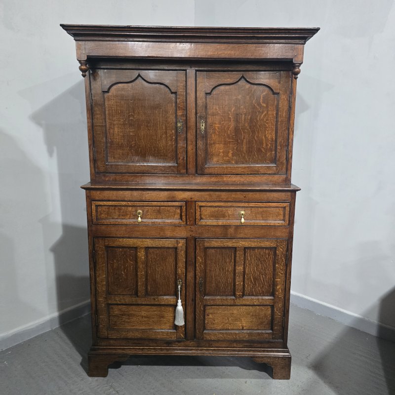 Super Oak Georgian Court Cupboard - Image 15
