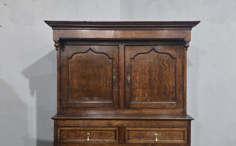 Super Oak Georgian Court Cupboard - Image 4