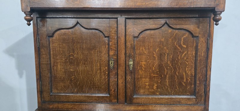 Super Oak Georgian Court Cupboard - Image 16