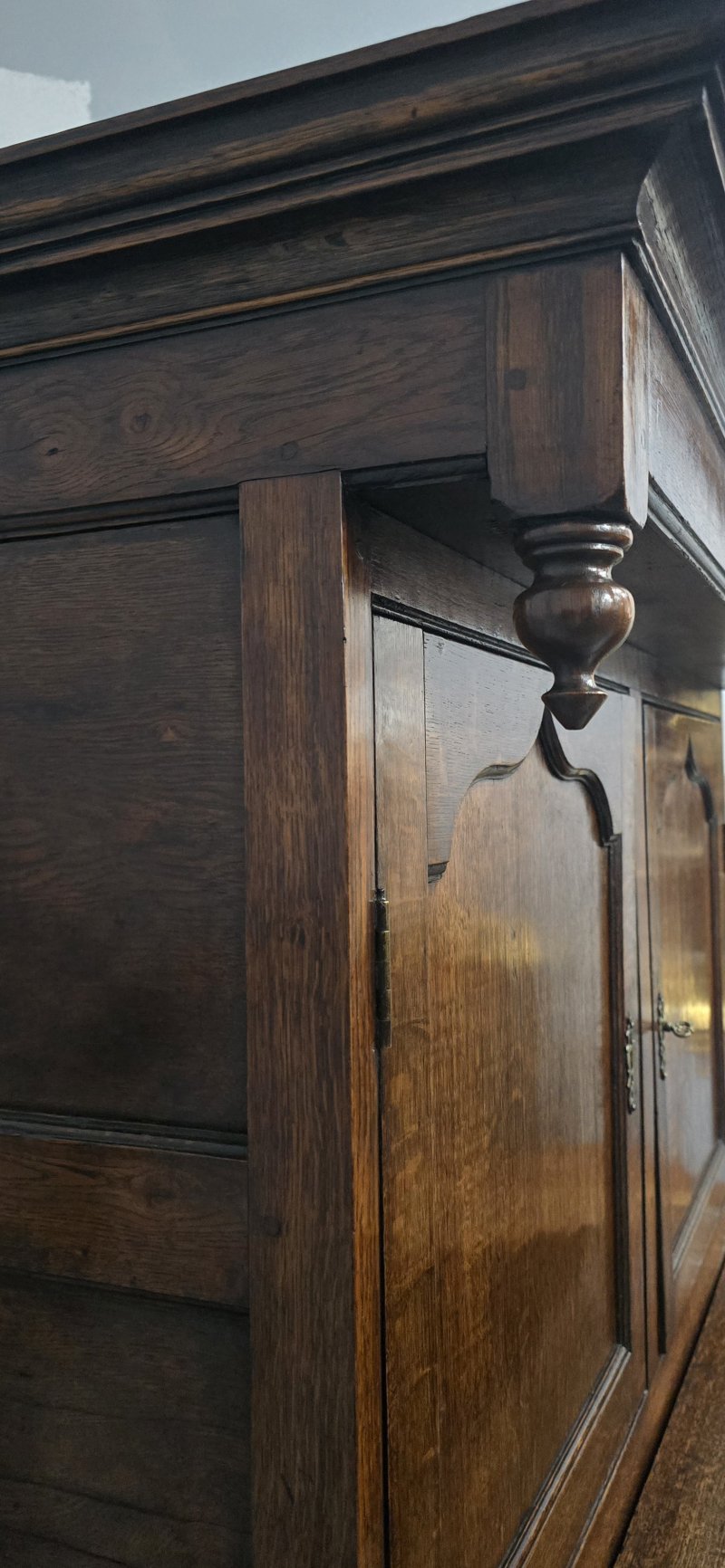 Super Oak Georgian Court Cupboard - Image 6