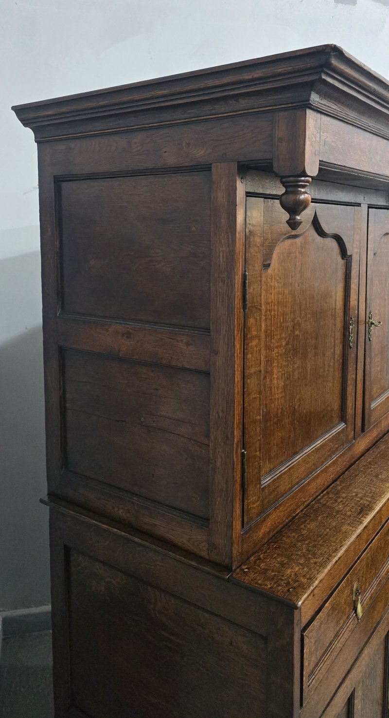 Super Oak Georgian Court Cupboard - Image 12