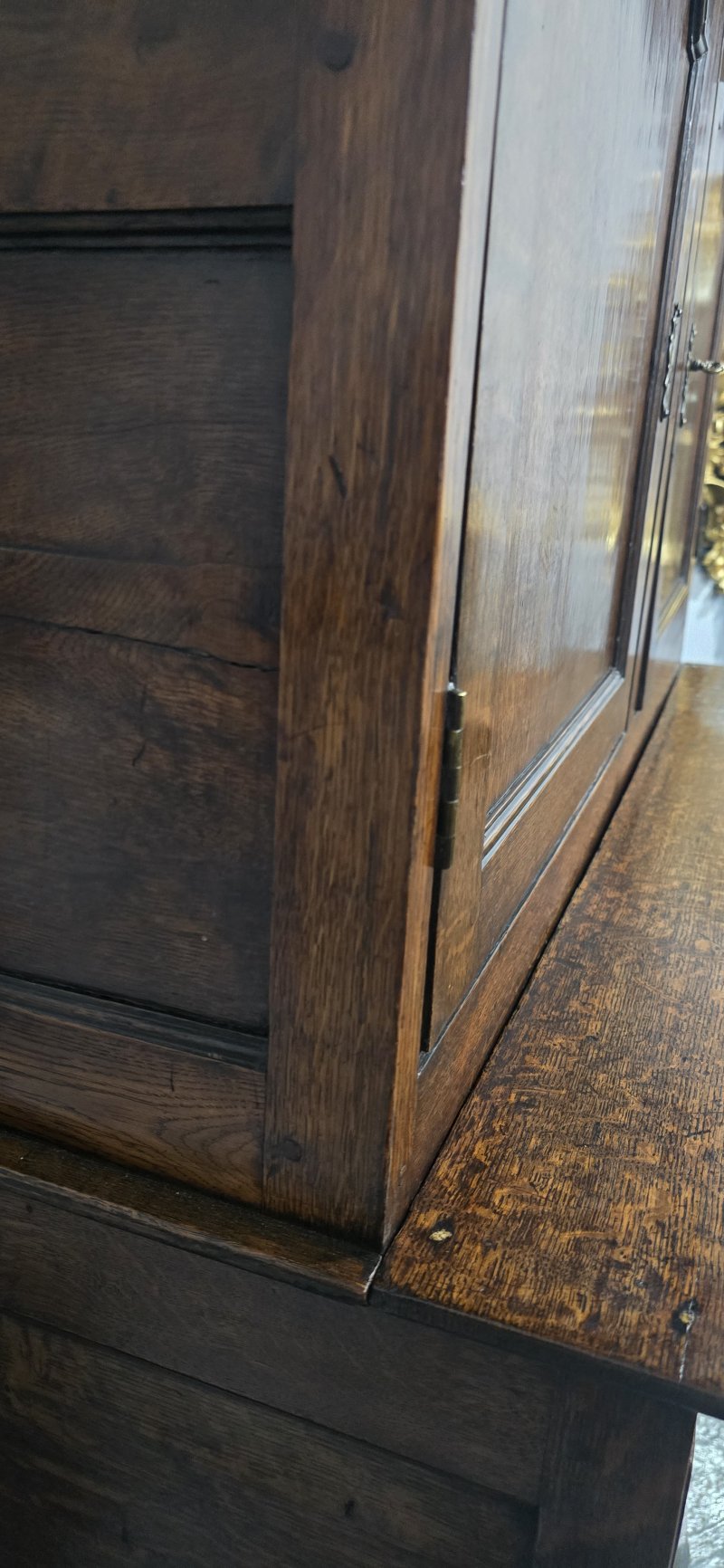 Super Oak Georgian Court Cupboard - Image 14