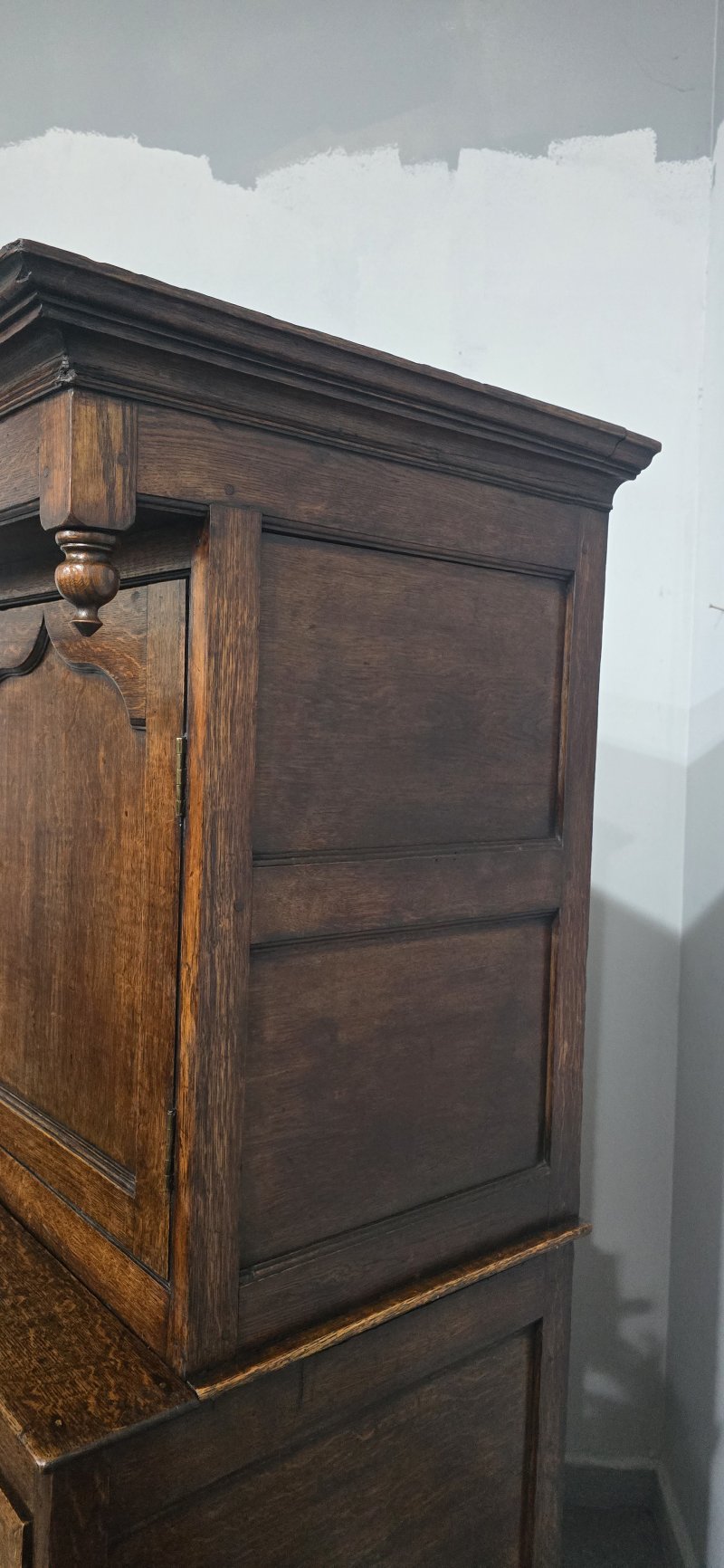 Super Oak Georgian Court Cupboard - Image 18