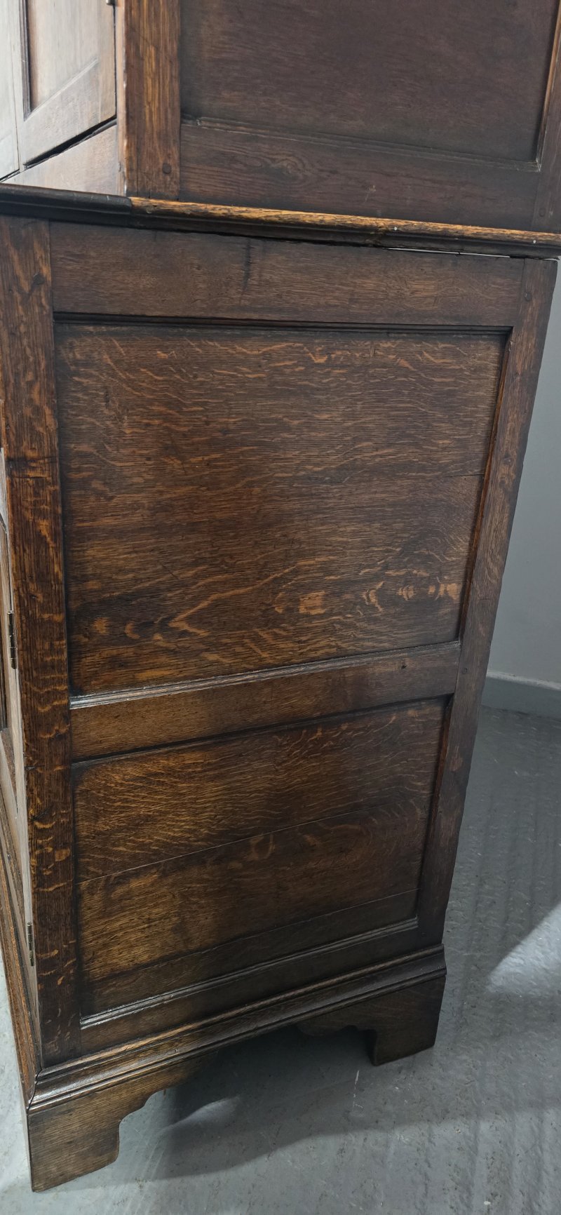 Super Oak Georgian Court Cupboard - Image 17