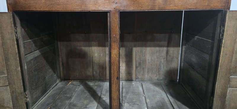 Super Oak Georgian Court Cupboard - Image 2