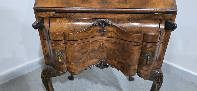 Super Queen Anne Burr Walnut Bureau - Image 6