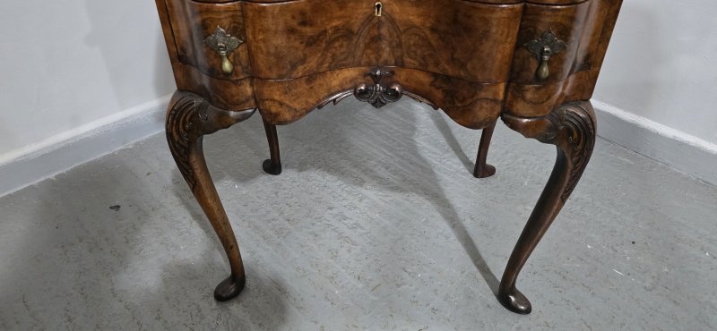 Super Queen Anne Burr Walnut Bureau - Image 7