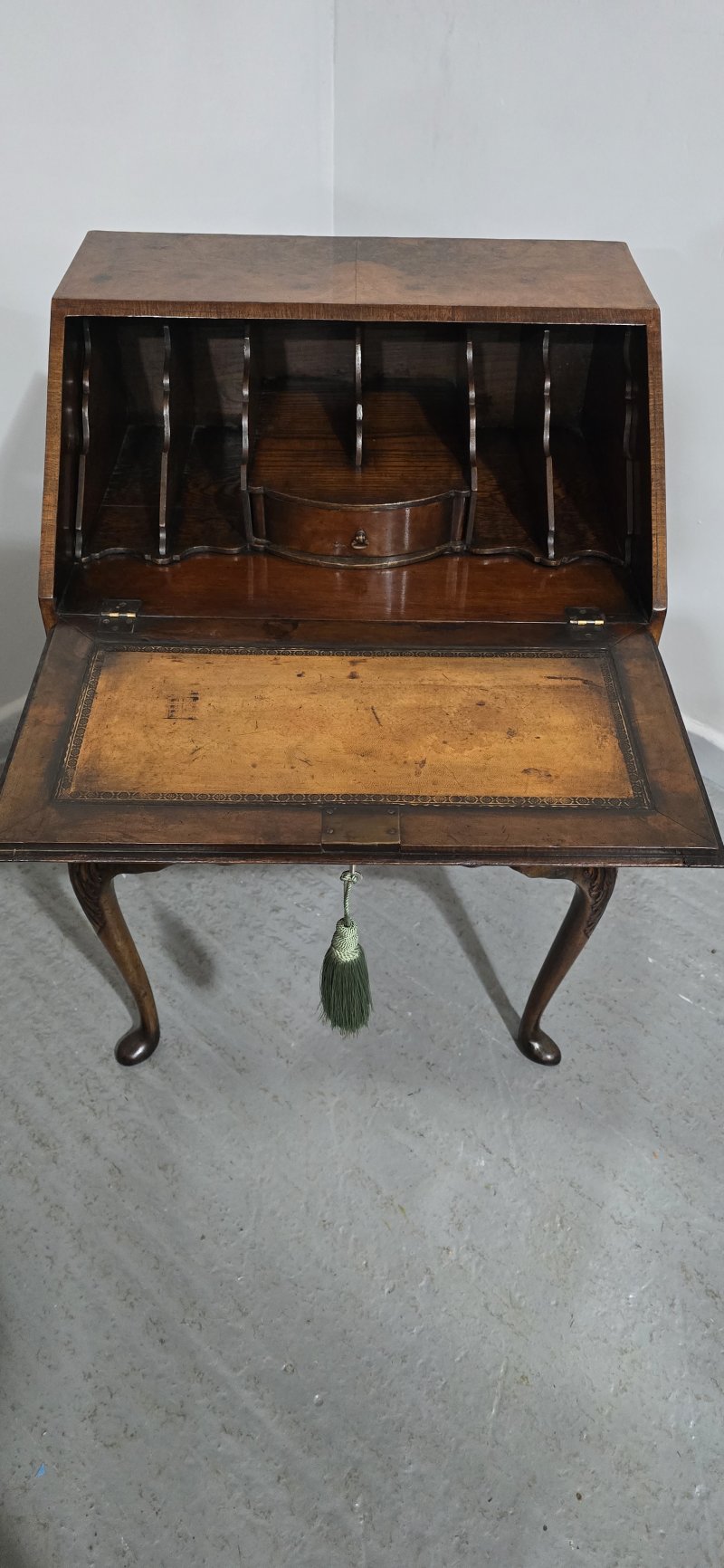 Super Queen Anne Burr Walnut Bureau - Image 11