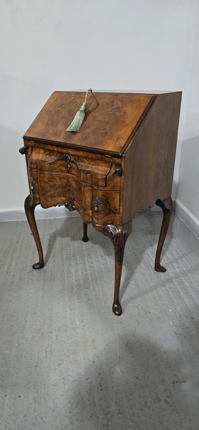Super Queen Anne Burr Walnut Bureau - Image 14