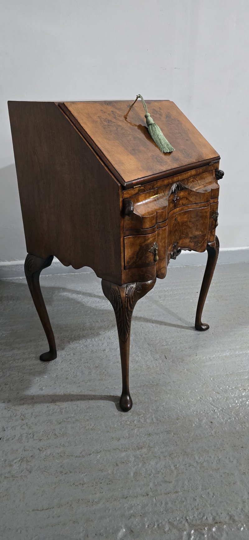 Super Queen Anne Burr Walnut Bureau - Image 13