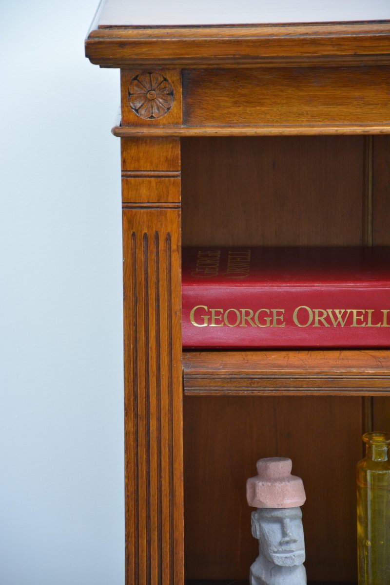 Unusually Low English Late Victorian Solid Oak Open Bookcase - Image 2