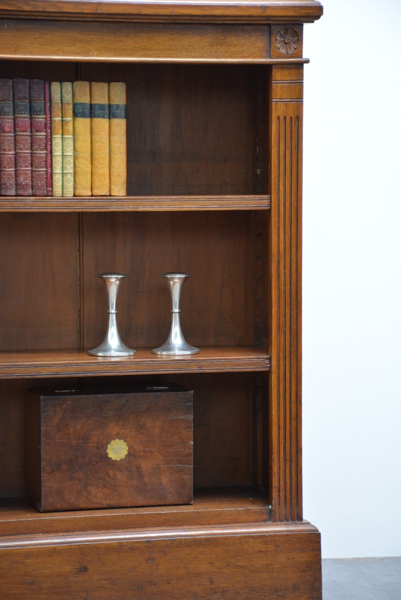 Unusually Low English Late Victorian Solid Oak Open Bookcase - Image 5
