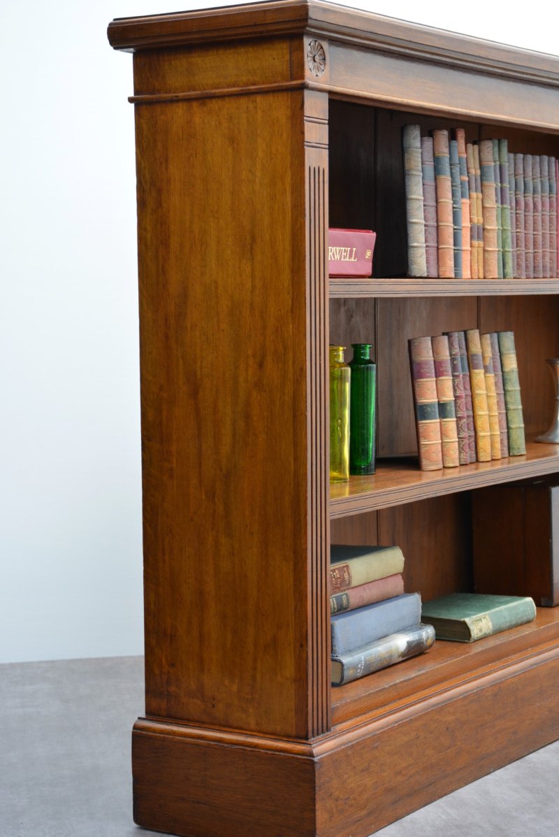 Unusually Low English Late Victorian Solid Oak Open Bookcase - Image 6