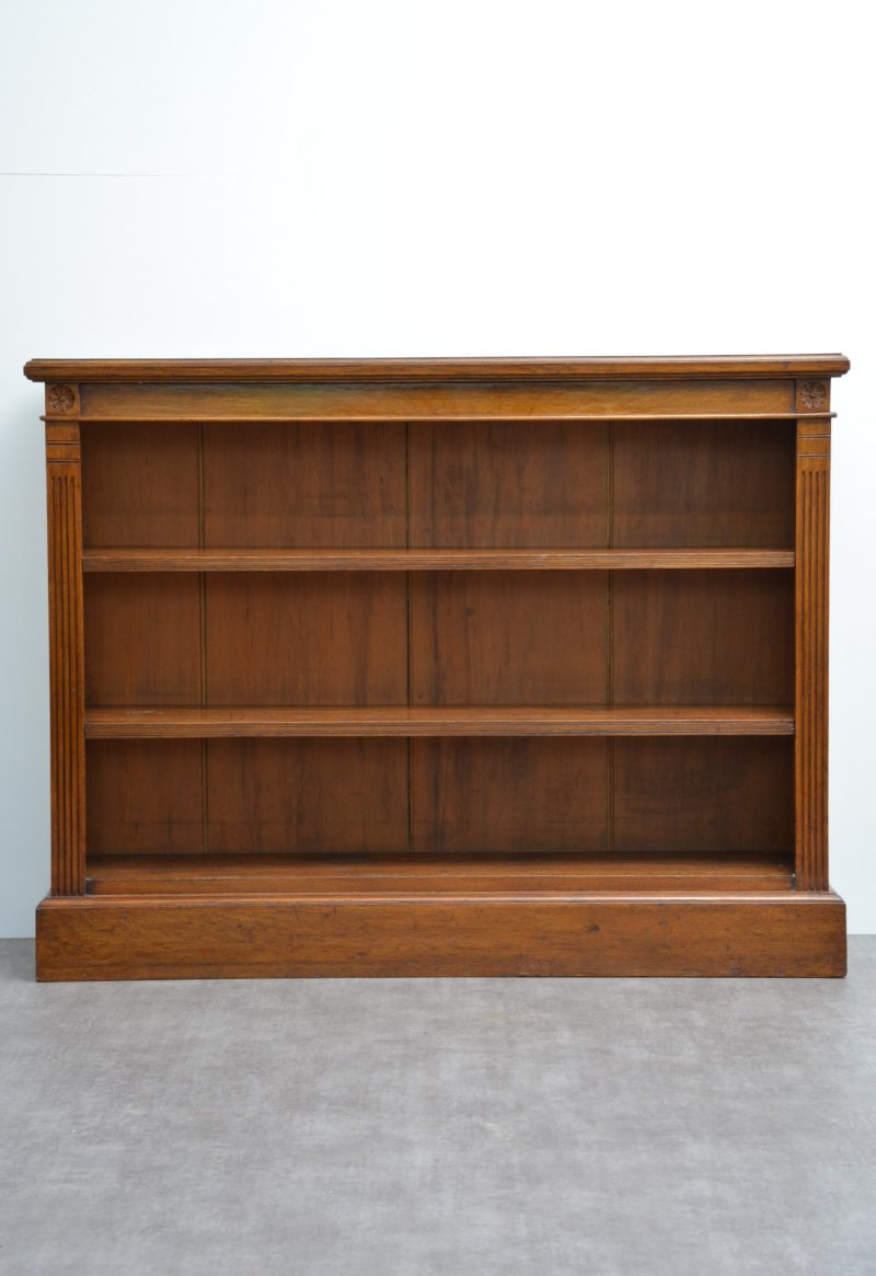 Unusually Low English Late Victorian Solid Oak Open Bookcase - Image 11