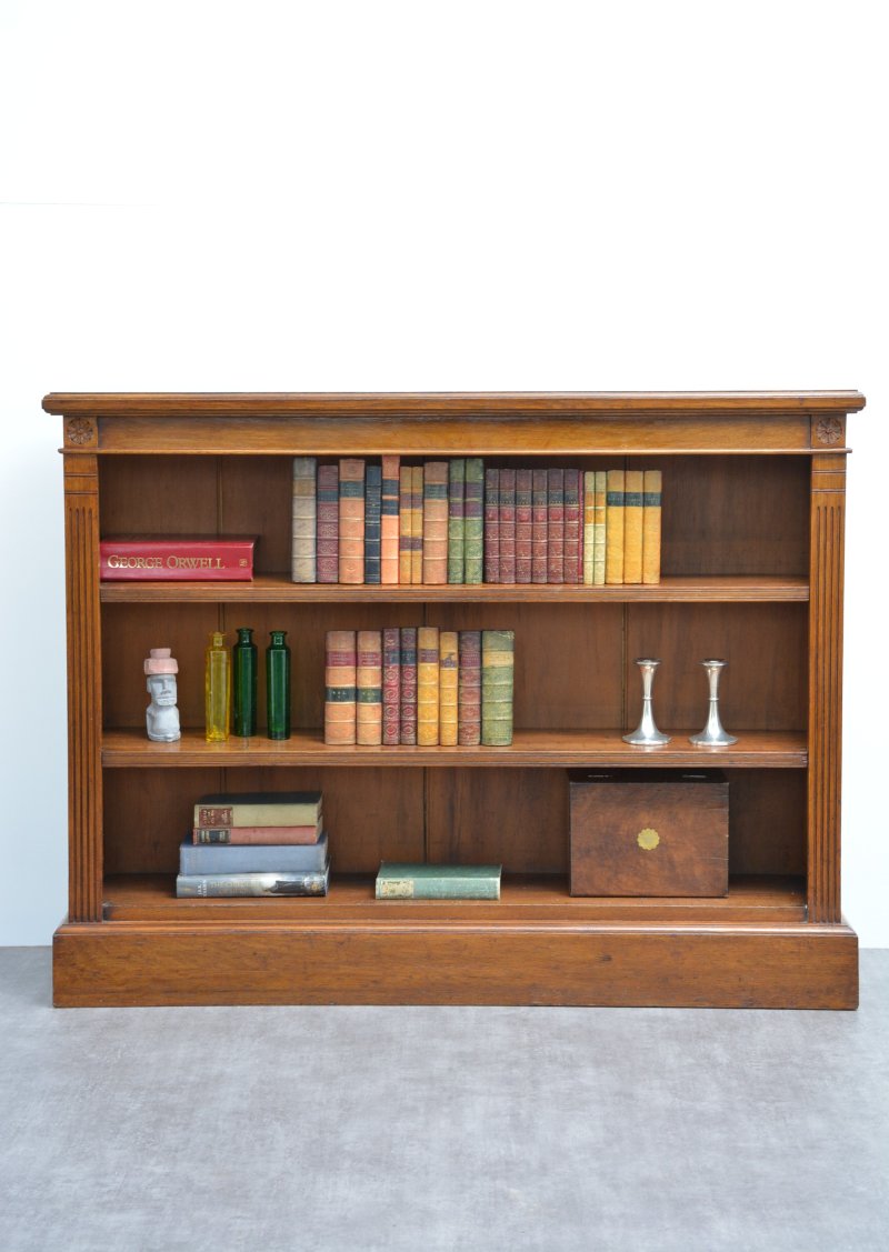 Unusually Low English Late Victorian Solid Oak Open Bookcase - Image 16
