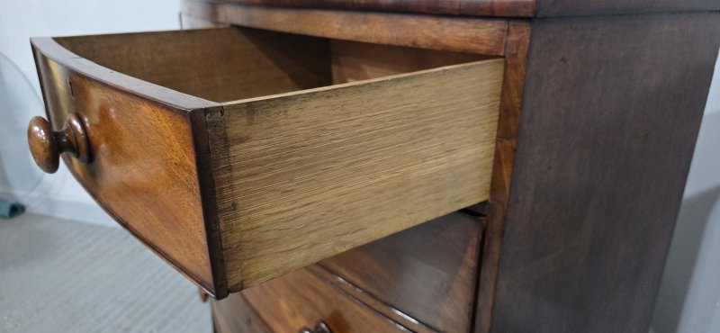 Good Quality Mahogany Bow Front Chest Drawers - Image 7
