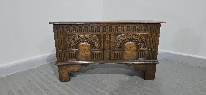Excellent Quality Minature Oak Coffer - Image 2