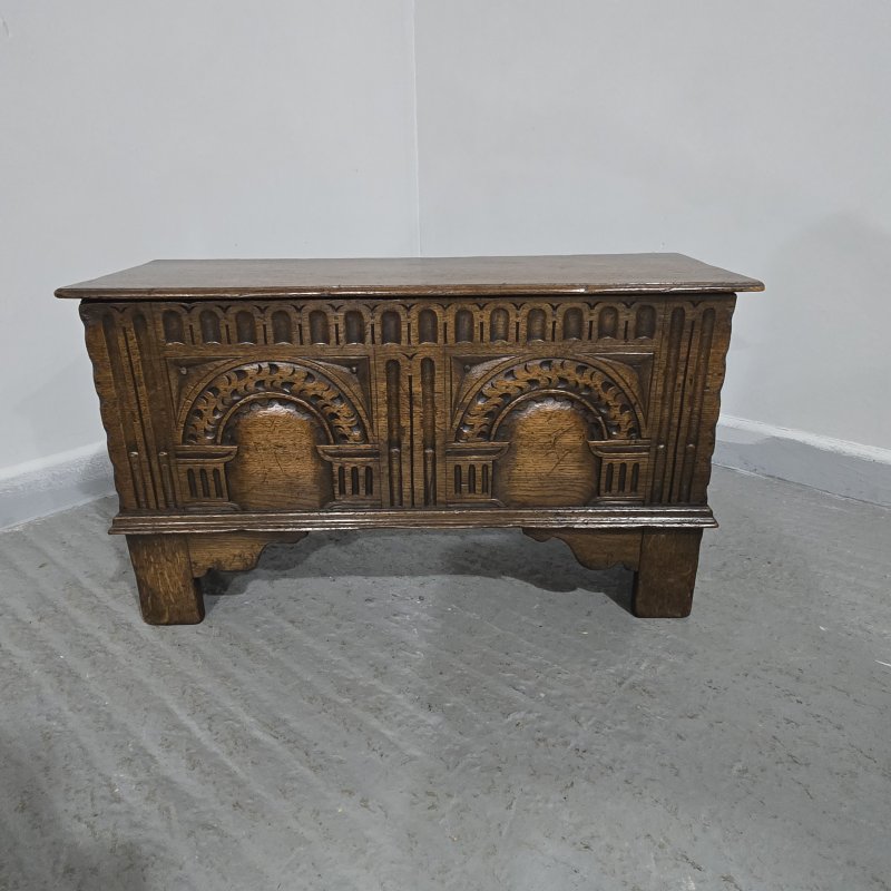 Excellent Quality Minature Oak Coffer - Image 6