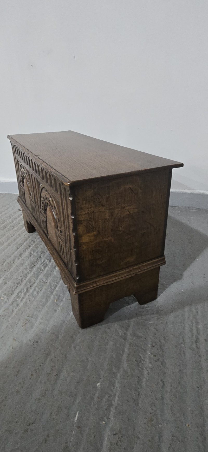 Excellent Quality Minature Oak Coffer - Image 3