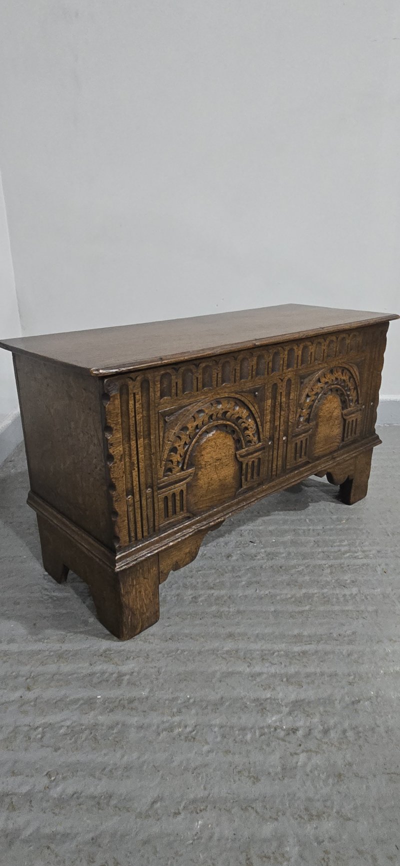 Excellent Quality Minature Oak Coffer - Image 4