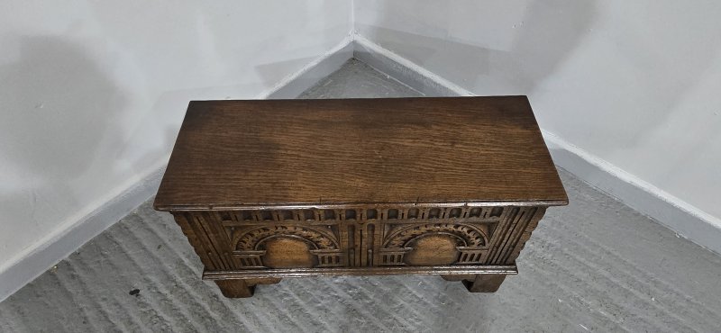 Excellent Quality Minature Oak Coffer - Image 7